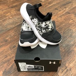 Under Armour Runplay Camo Kids' Running Shoes Size 2.5